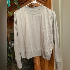 Vuori women’s halo long sleeve size small